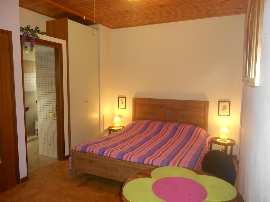 I Vigneti Bed & Breakfast Salionze Zimmer foto